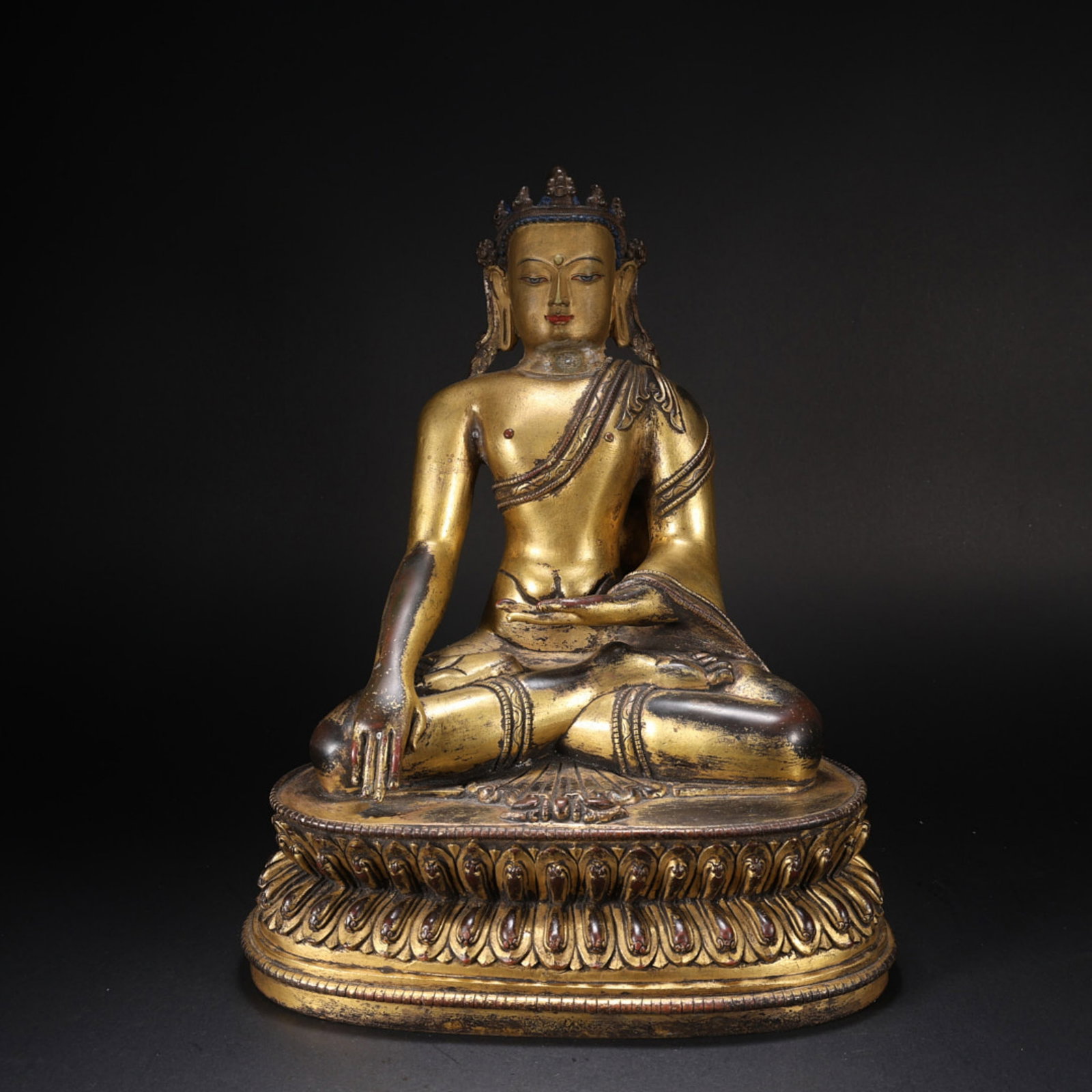 A Chinese Gilt Bronze Figure of Buddha: A Chinese Gilt Bronze Figure of Buddha. Lg. 21cm, Wd. 14cm, Ht. 27cm, Wt. 4090g