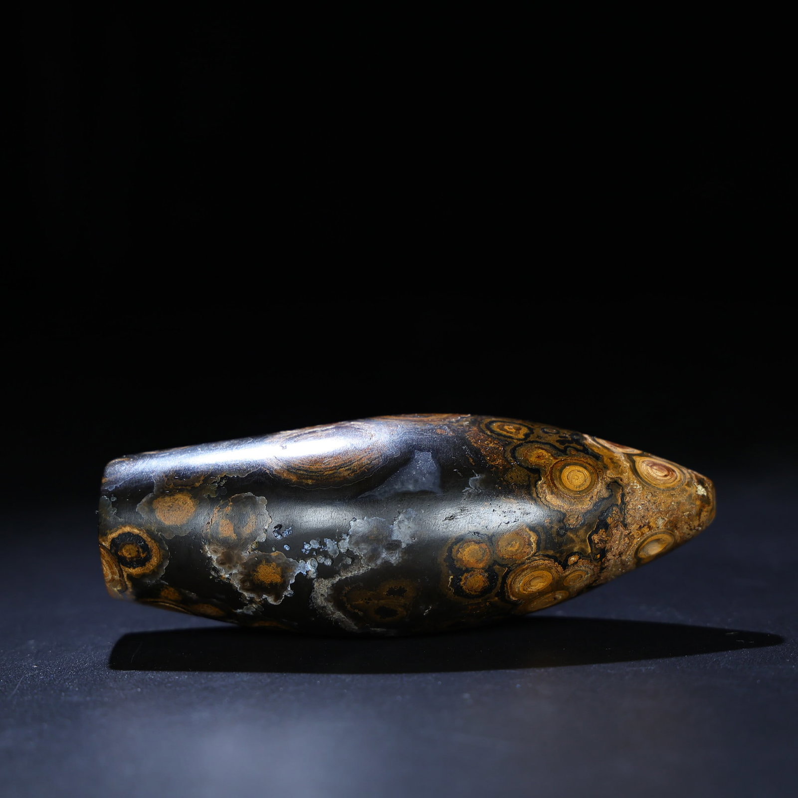 A Chinese Carved Agate DZI Bead with Bronze Figure of Buddha (1 of 9)