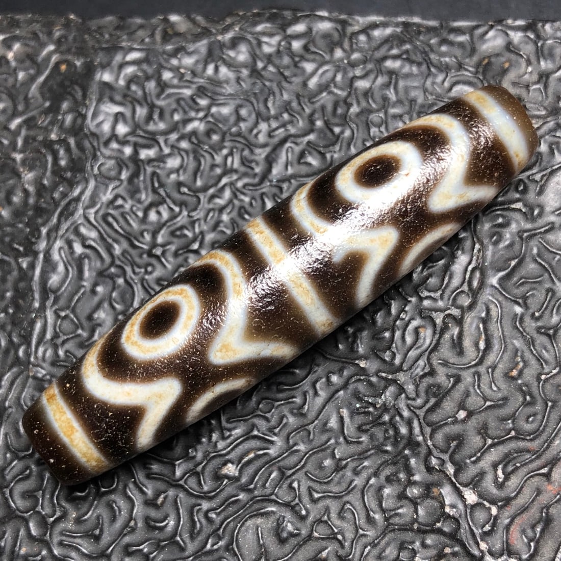A Chinese Carved Agate DZI Bead with Bronze Figure of Buddha (1 of 9)