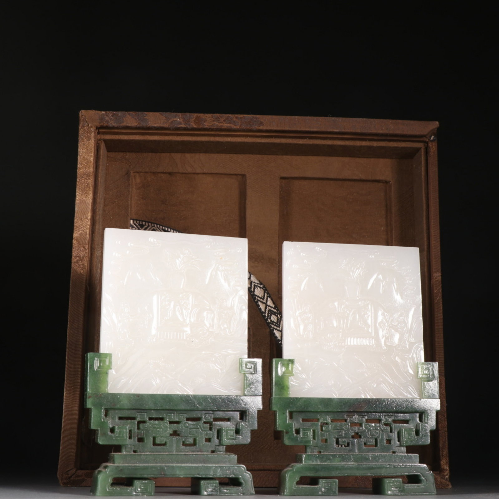 A Pair of Chinese Carved Jade Table Screens (1 of 9)