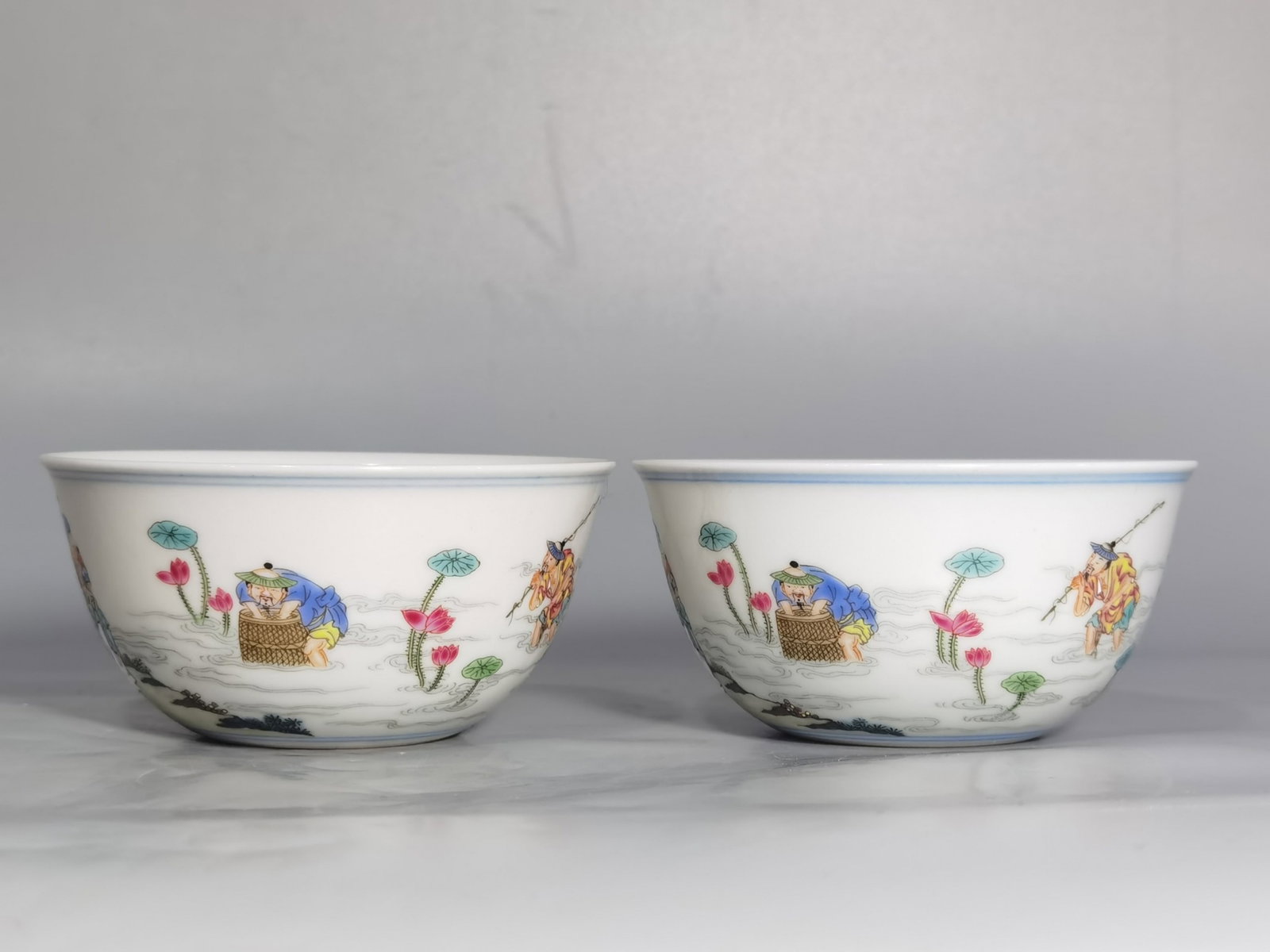 A Pair of Chinese Famille-Rose Porcelain Cups (1 of 9)