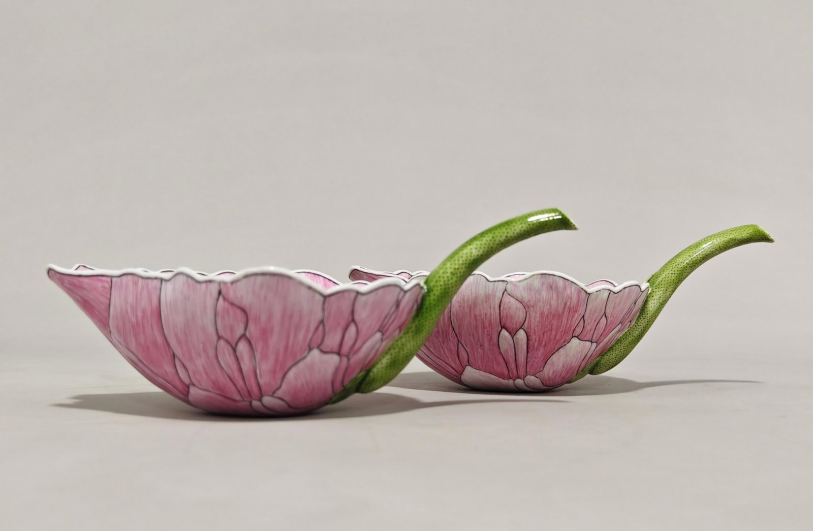 A Pair of Chinese Famille-Rose Porcelain Cups (1 of 9)