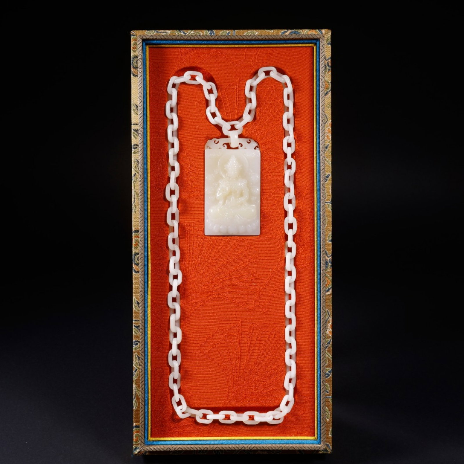 A Chinese Carved Jade Necklace: A Chinese Carved Jade Necklace. Lg. 6.9cm, Wd. 3.9cm, Th. 1.6cm, Wt. 130g