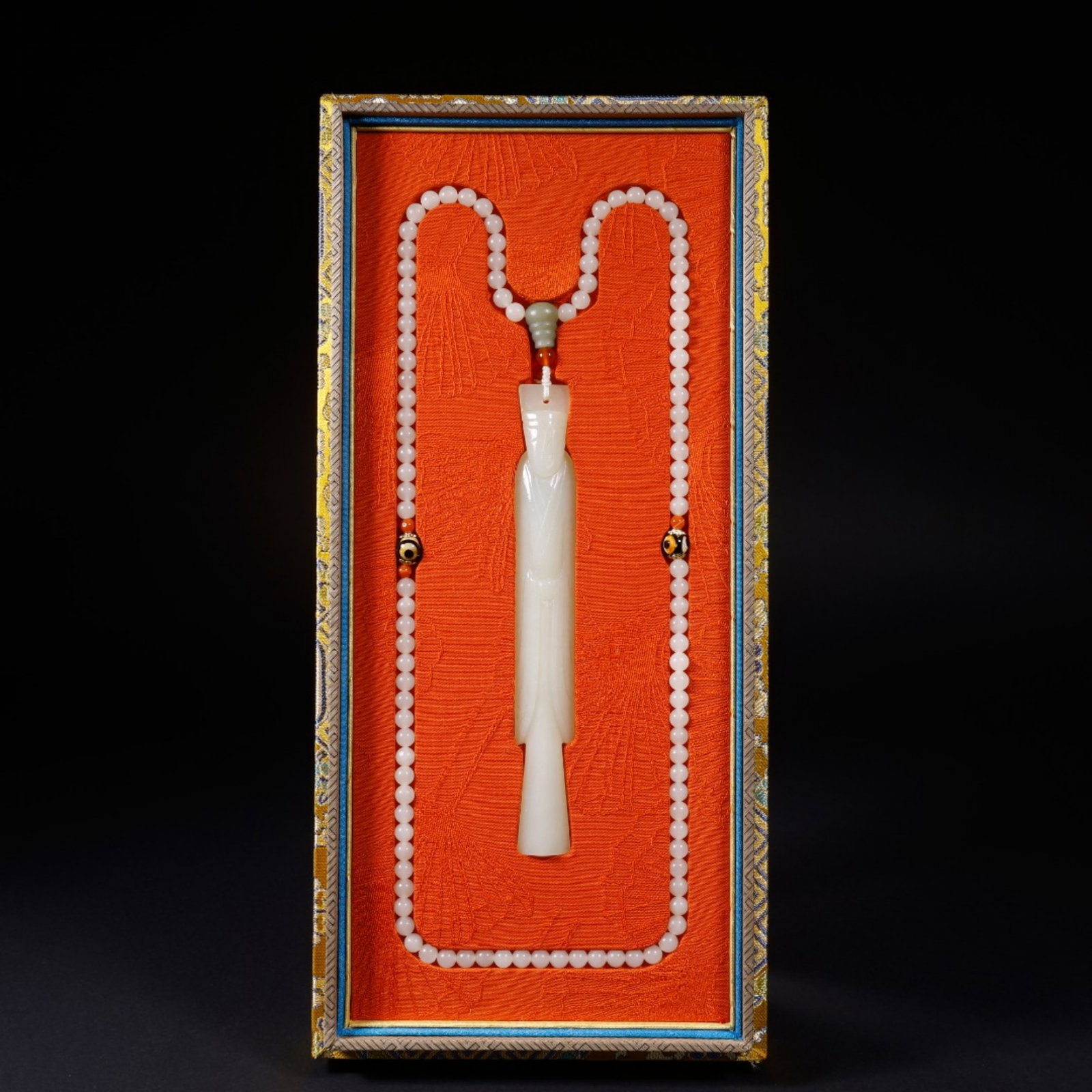 A Chinese Carved Jade Necklace: A Chinese Carved Jade Necklace. Lg. 1.9cm, Wd. 1.3cm, Ht. 14.7cm, Wt. 82g