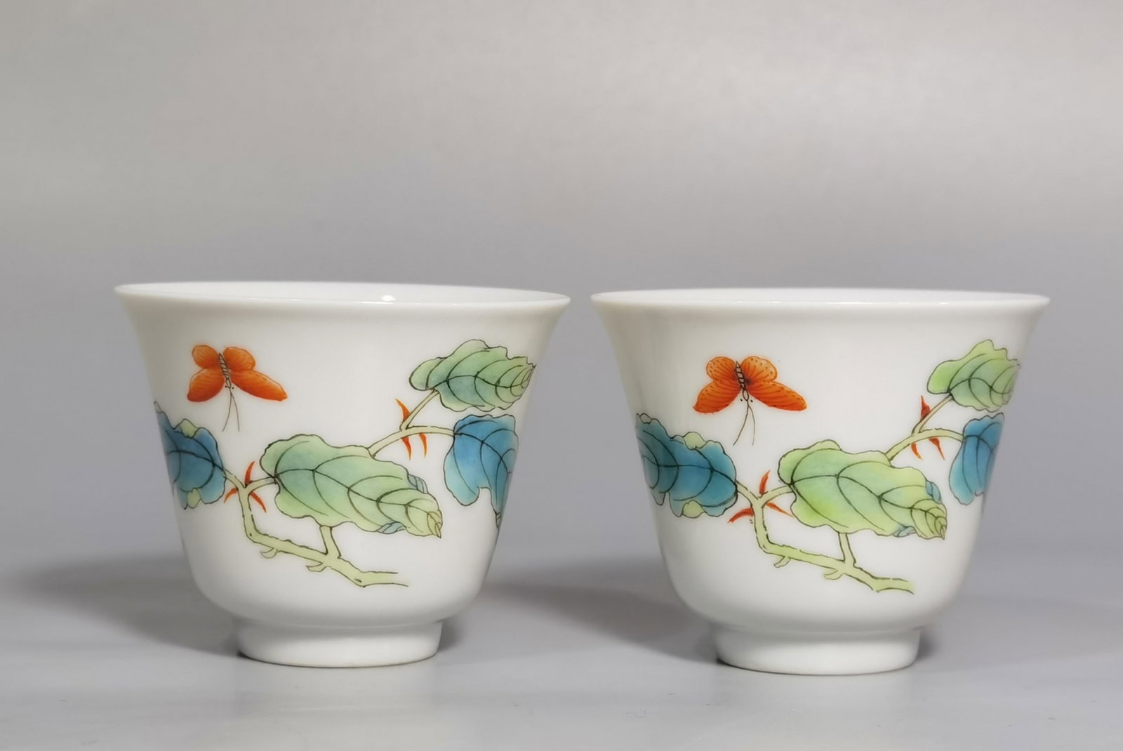 A Pair of Chinese Famille-Rose Porcelain Cups (1 of 9)