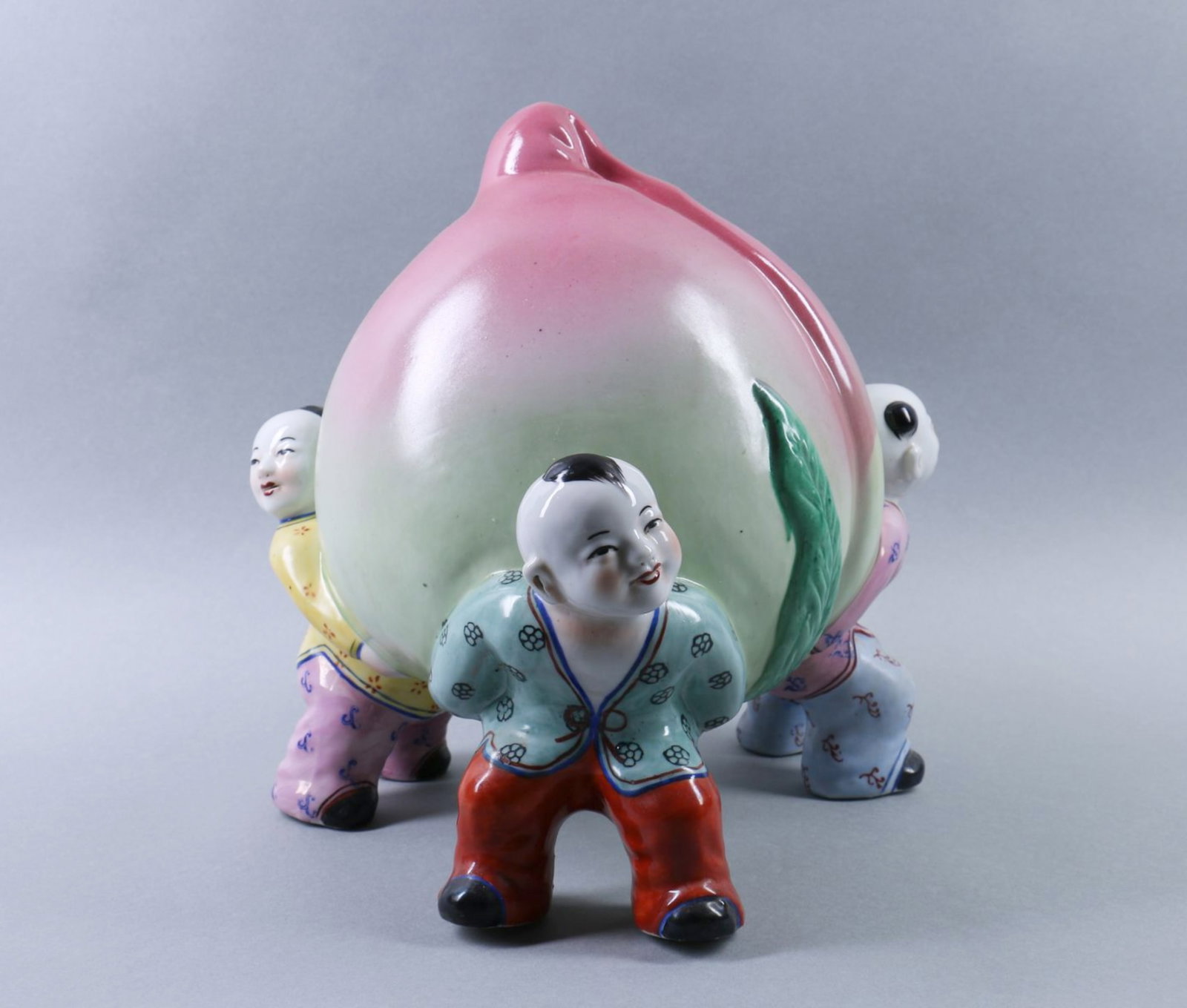 A Chinese Famille-Rose Porcelain Decoration (1 of 9)