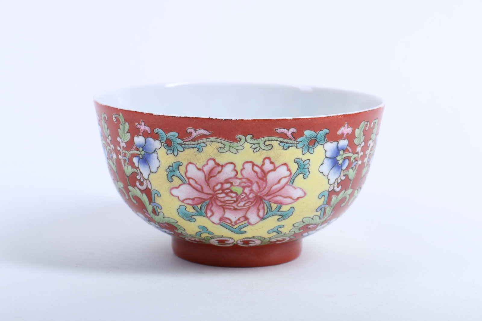 A Chinese Famille-Rose Porcelain Bowl (1 of 8)