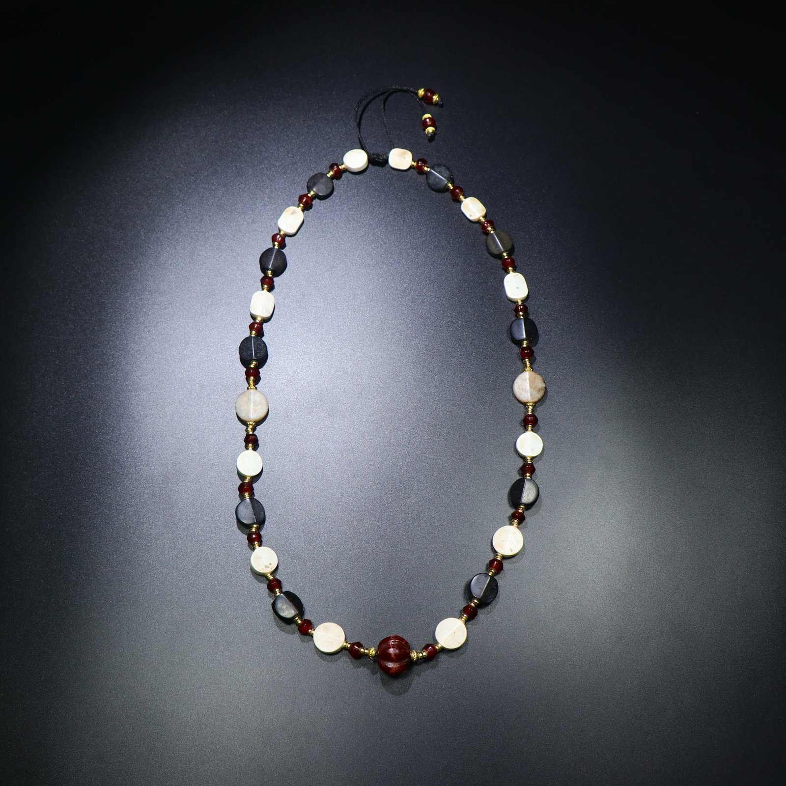 A Chinese Carved Jade Necklace: A Chinese Carved Jade Necklace. Diam. 1.4cm, Wd. 1.3cm, Wt. 76g