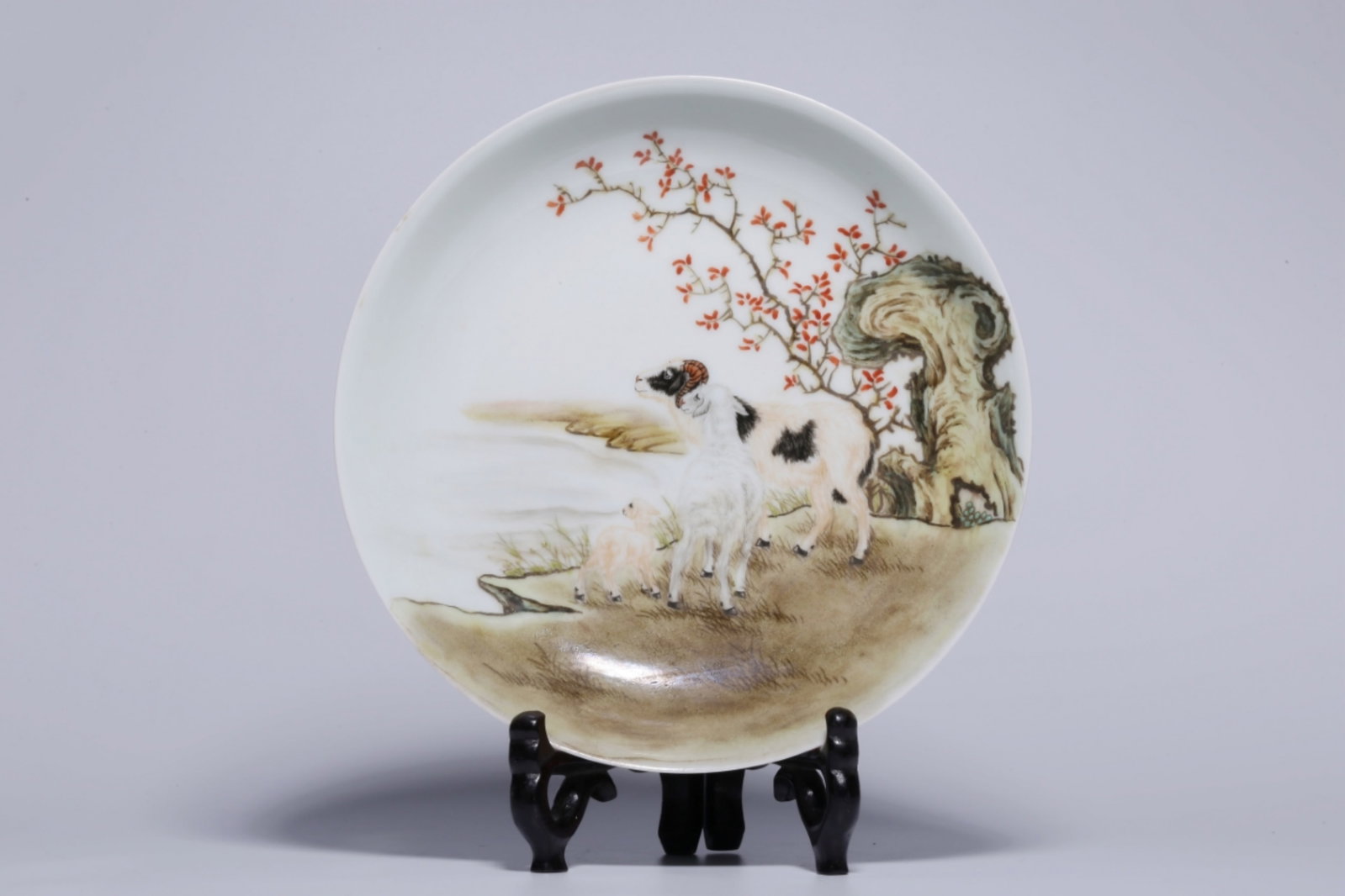 A Pair of Chinese Enamel Glazed Porcelain Plate: A Pair of Chinese Enamel Glazed Porcelain Plate. Ht. 4cm, Diam. 20.7cm, Wt. 319g
