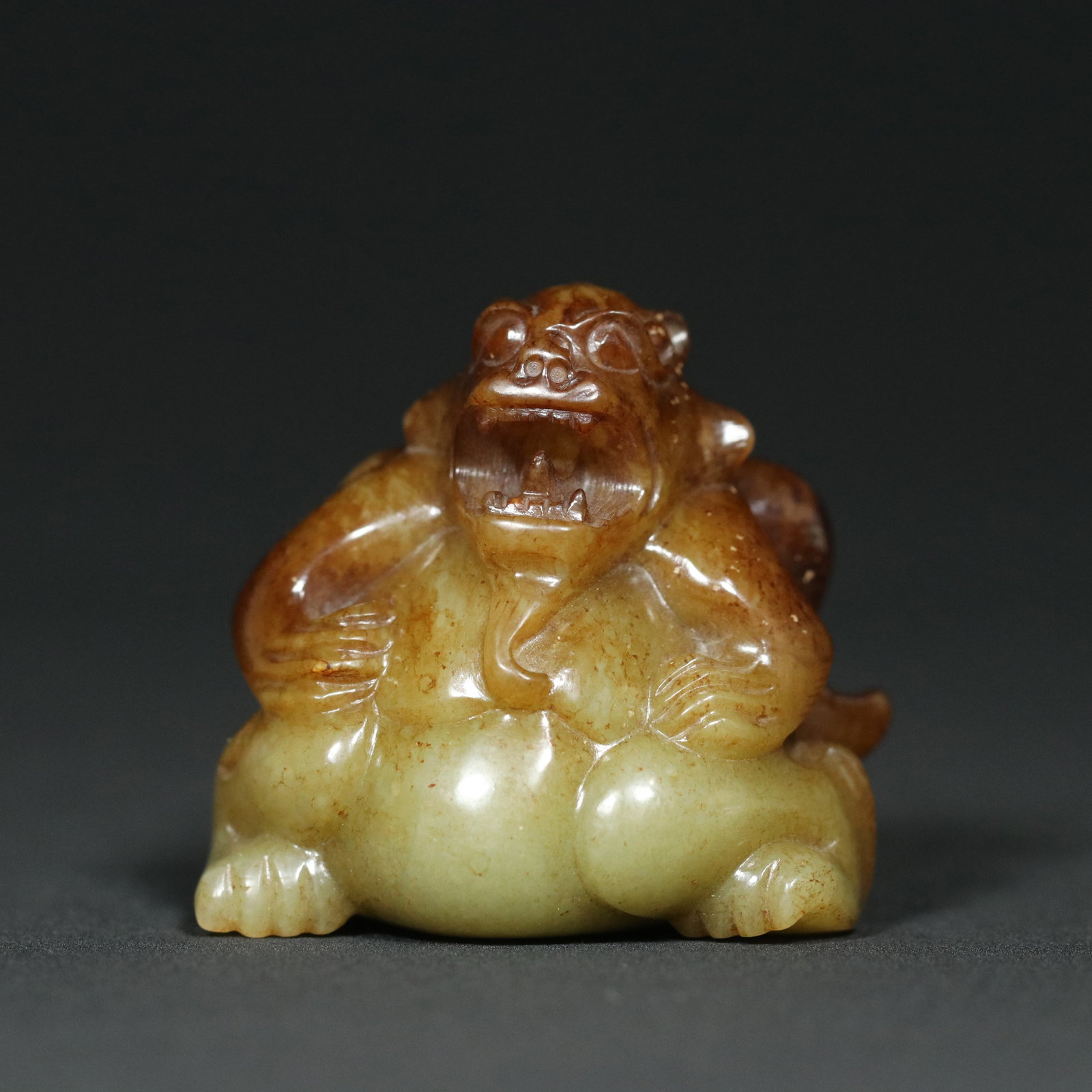 A Chinese Carved Jade Bear Statuette (1 of 9)