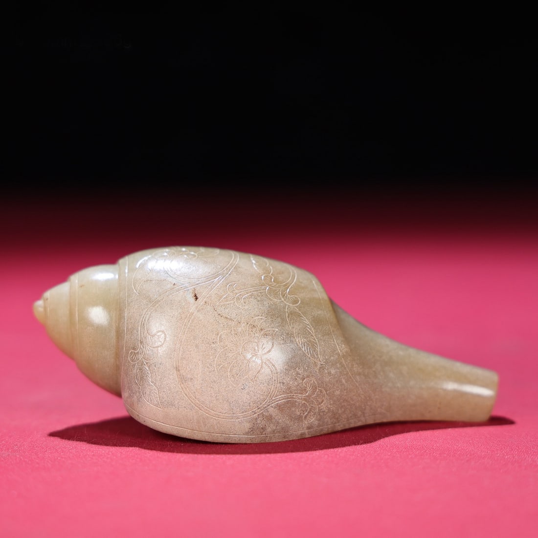 A Chinese Carved Jade Conch Statuette (1 of 9)