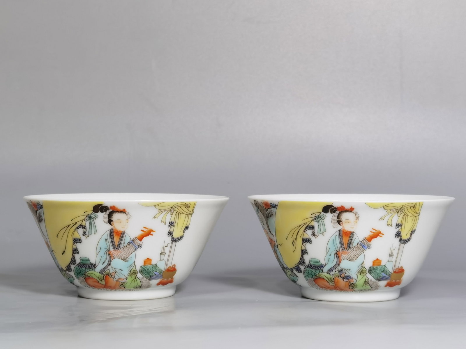 A Pair of Chinese Famille-Rose Porcelain Cups (1 of 9)