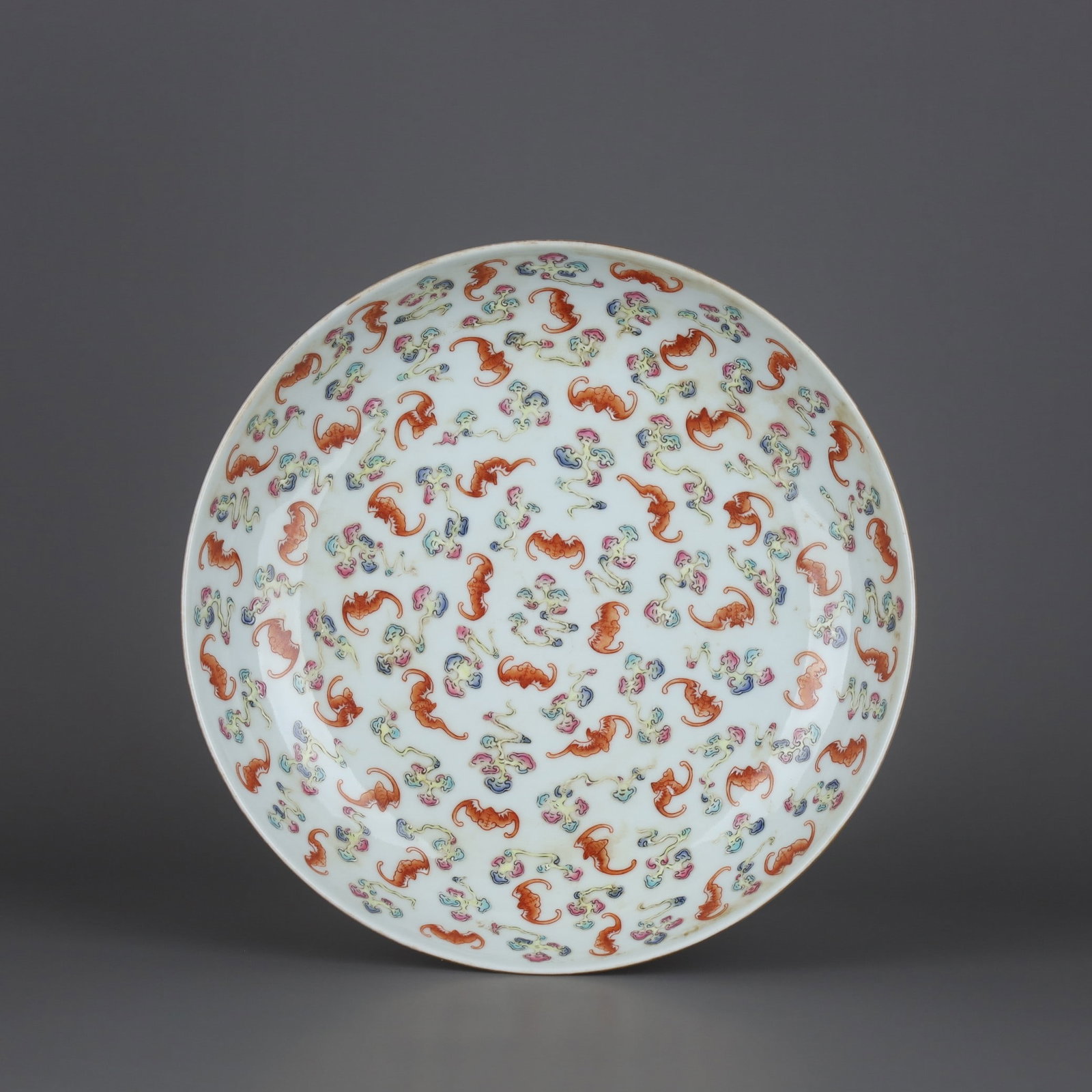 A Chinese Famille-Rose Porcelain Plate: A Chinese Famille-Rose Porcelain Plate. Ht. 4.5cm, Diam. 21.3cm