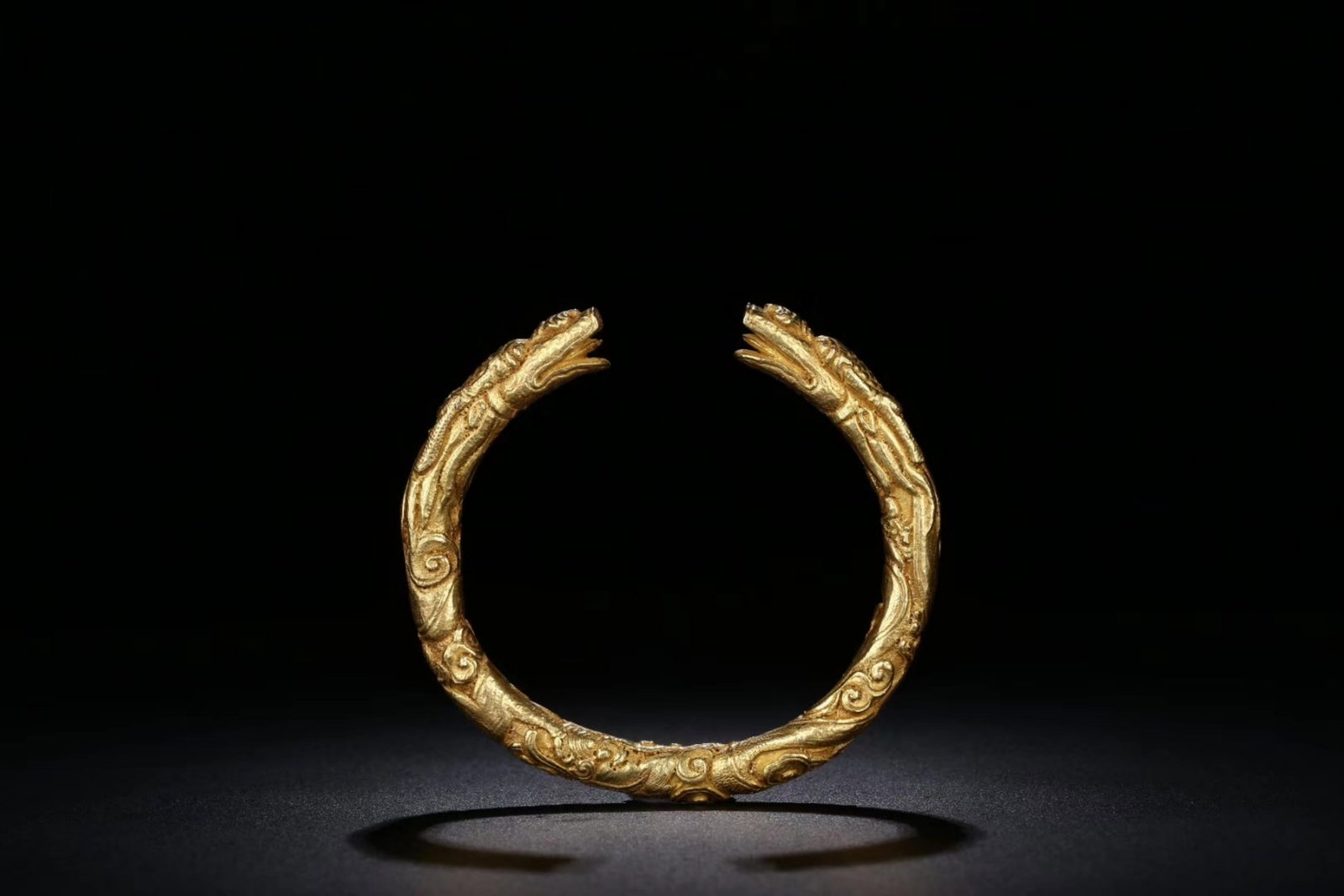A Chinese Gold Bangle: A Chinese Gold Bangle. Wt. 143g, 70%