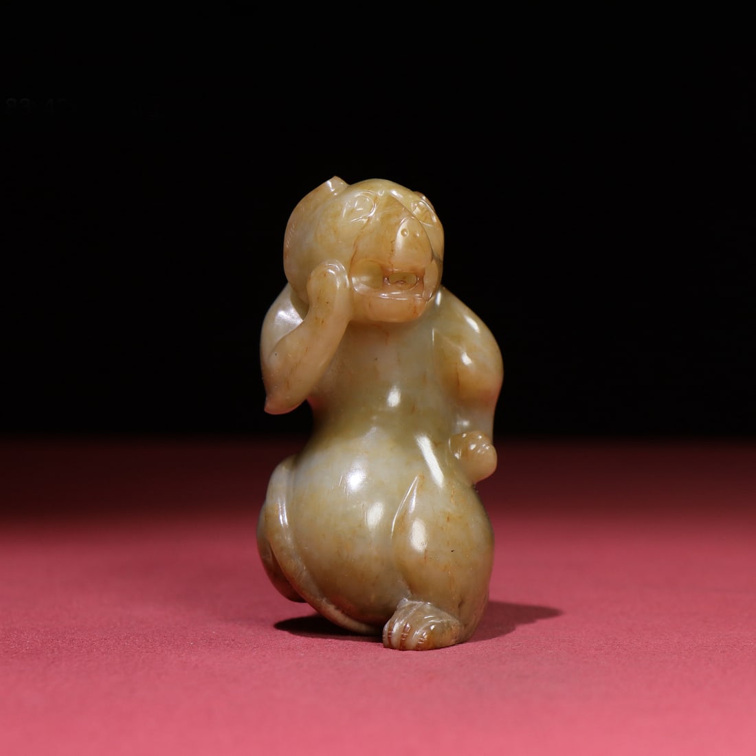 A Chinese Carved Jade Bear Statuette (1 of 9)