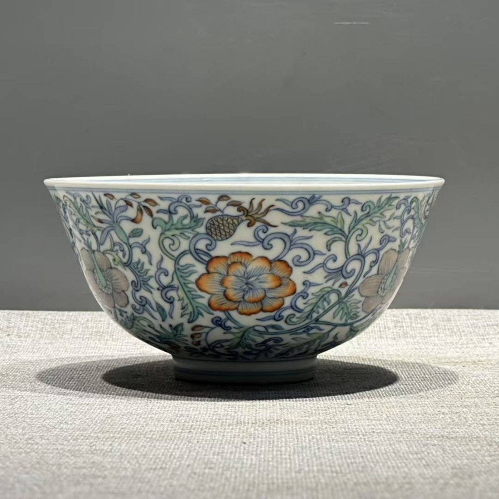 A Chinese Dou-Cai Glazed Porcelain Bowl: A Chinese Dou-Cai Glazed Porcelain Bowl. Diam. 15.5cm, Ht. 7.2cm