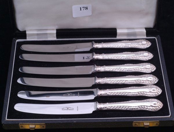 Sheffield silverplated butter knives, set of 6 in: Sheffield silverplated butter knives, set of 6 in fitted case