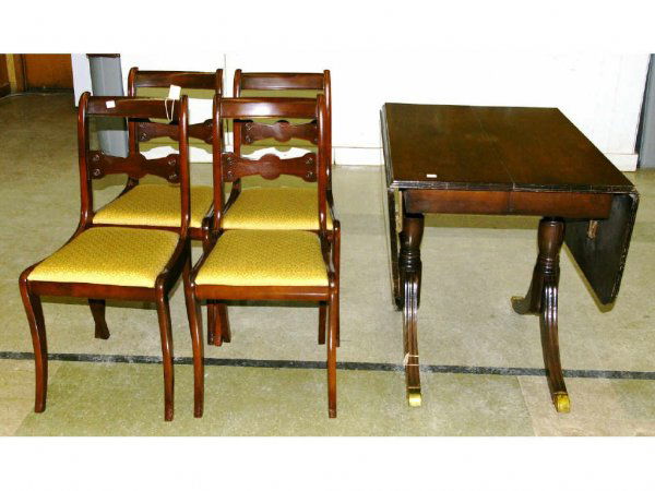 Duncan Fife Drop Leaf Table: Duncan Fife Drop Leaf Table with four matching chairs