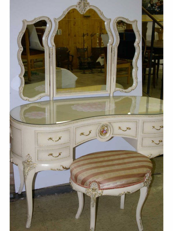 373 French Provincial Vanity