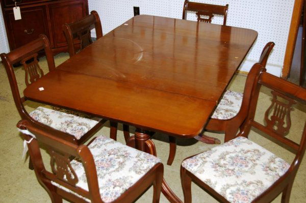 Walnut Duncan Phyfe Table: With two leaves, and 6 chairs