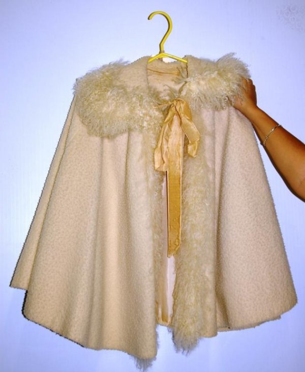 Vintage Cape With Lama Collar