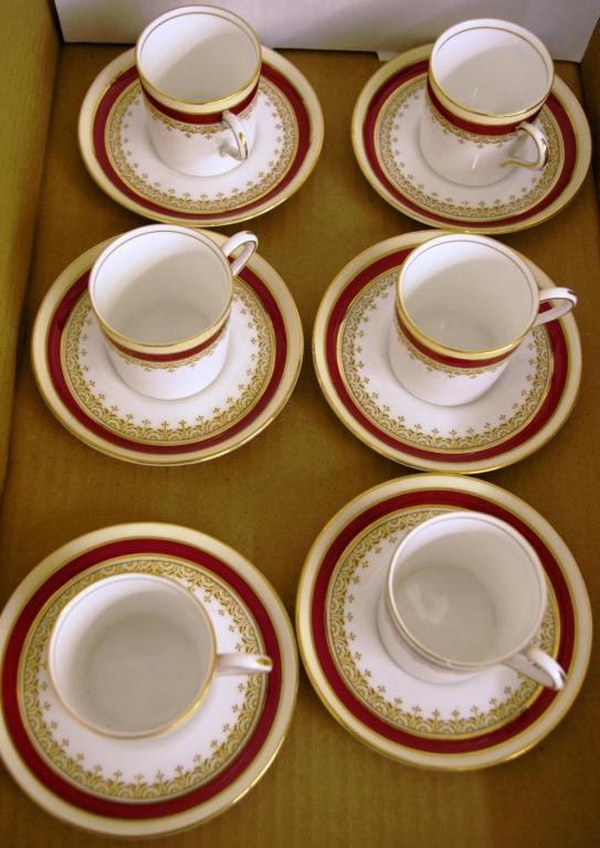 Tray Lot Of Cups & Saucers
