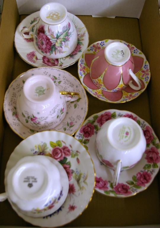 Tray Lot Of Cups & Saucers