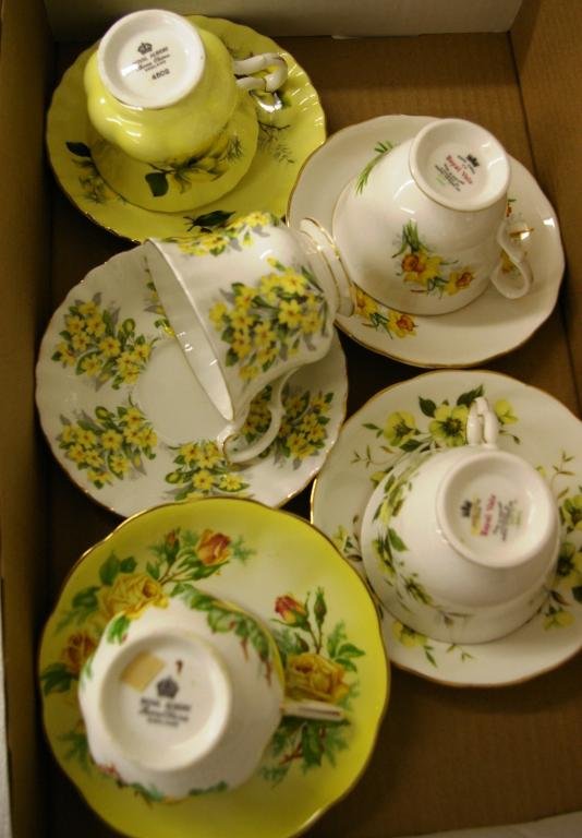 Tray Lot Of Cups & Saucers