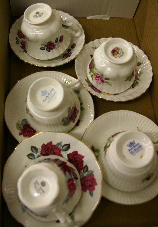 Tray Lot Of Cups & Saucers