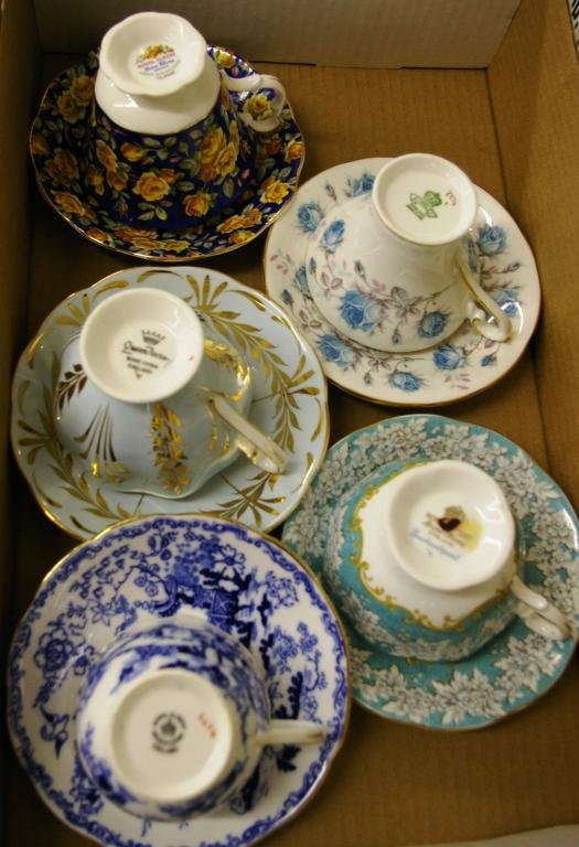 Tray Lot Of Cups & Saucers