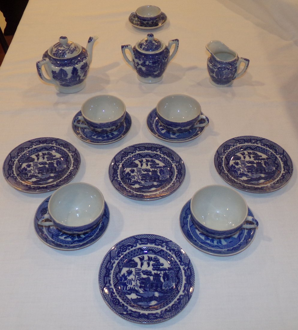 Blue Willow Child's Tea Set: Japanese Blue Willow child’s tea set with 4 cups & saucers, plates, creamer, sugar, teapot & 1 odd cup & saucer