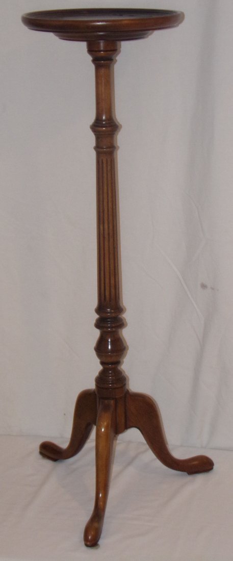 Stylized Pedestal Stand (1 of 5)