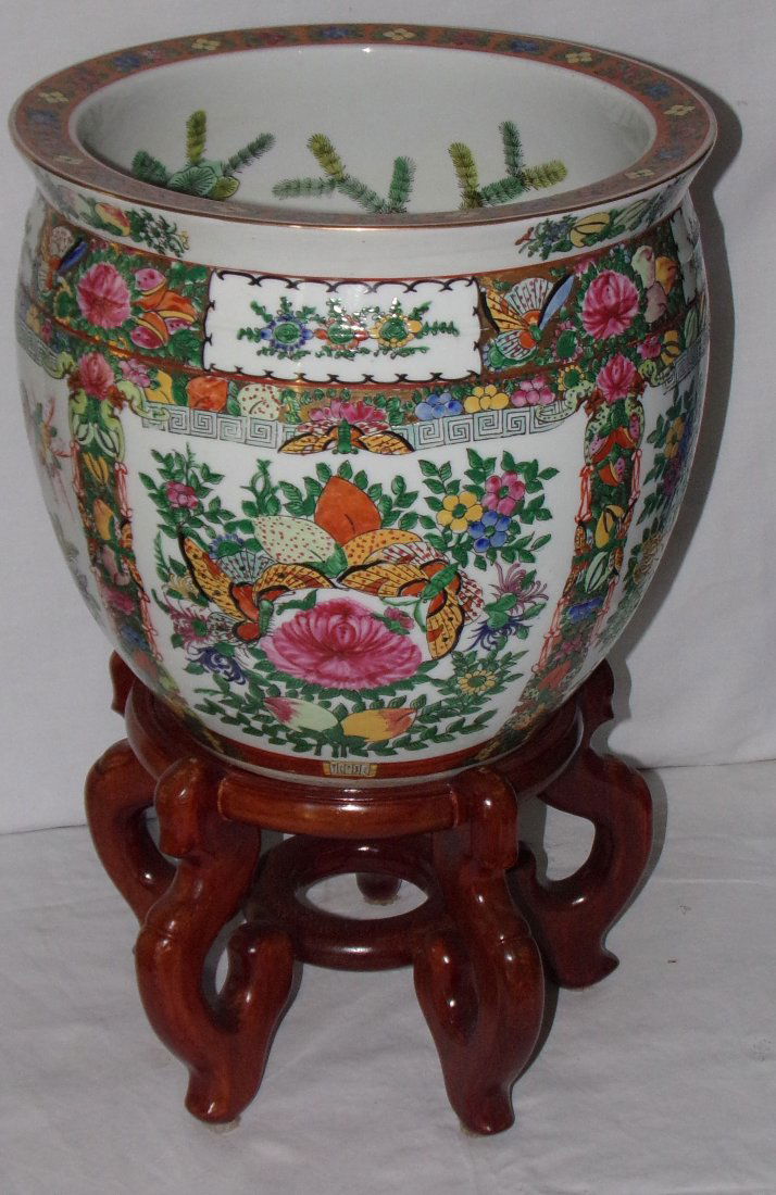 Rose Medallion Urn on Stand (1 of 4)