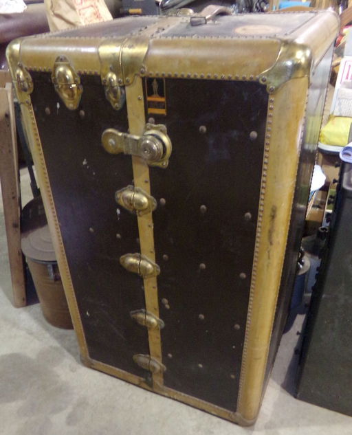 Vintage Steamer Trunk Mar 17 2018 Robert H Clinton Company Inc Auctioneers Appraisers In Pa