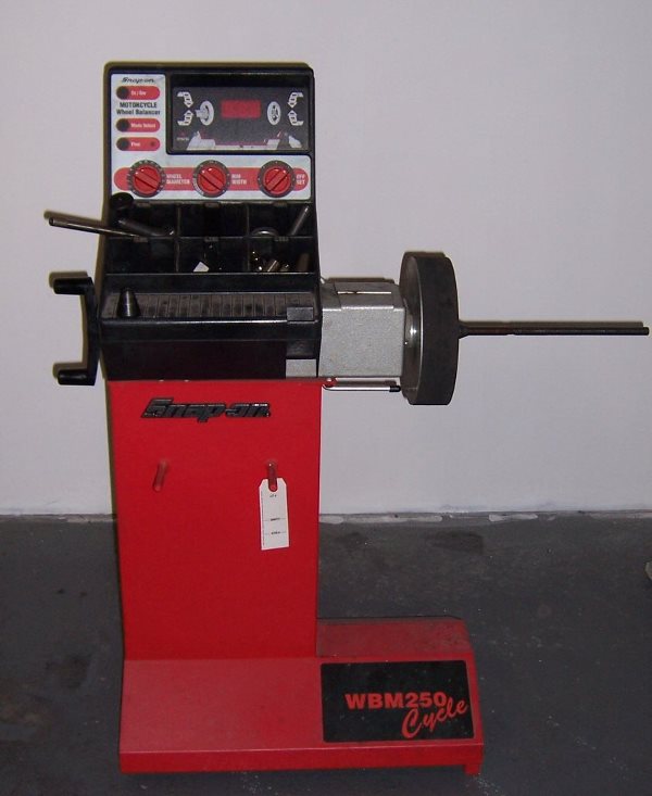 4004 SnapOn Motorcycle Wheel Balancing Machine Mar 10, 2007