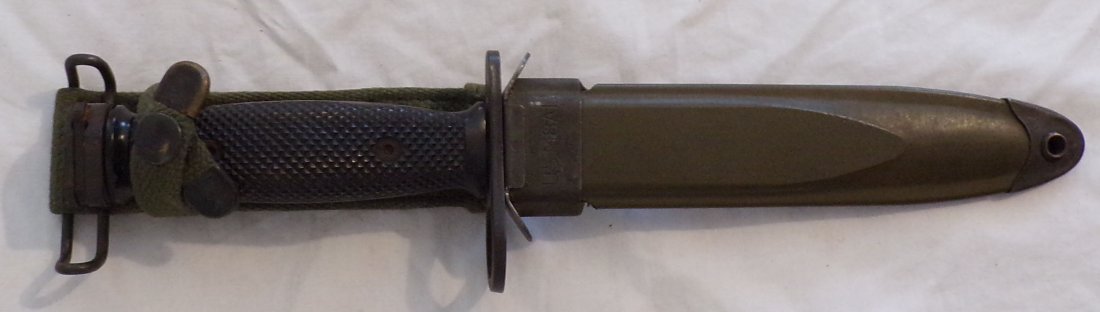 United States military knife/bayonet (1 of 5)