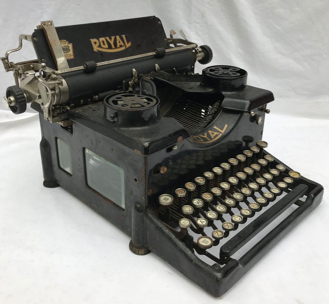 Vintage Royal Typewriter (1 of 6)