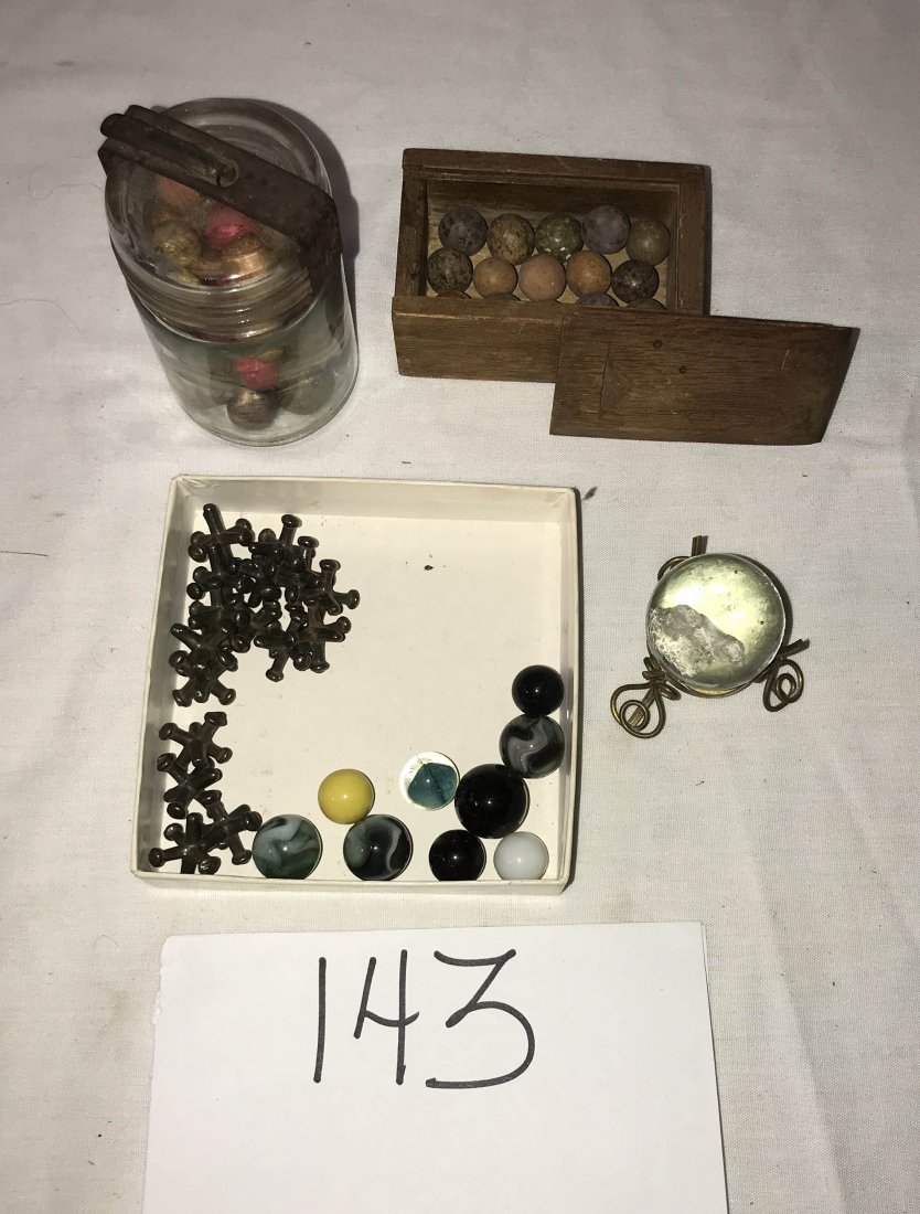 FURNITURE, ACCESSORIES, COUNTRY COLLECTIBLES, TOYS,: Grouping of vintage marbles: clear glass shooter w/dog figure inside on stand (dog figure is cracked); small glass jar full of clay marbles; small wooden box w/clay marbles; miscellaneous glass marble