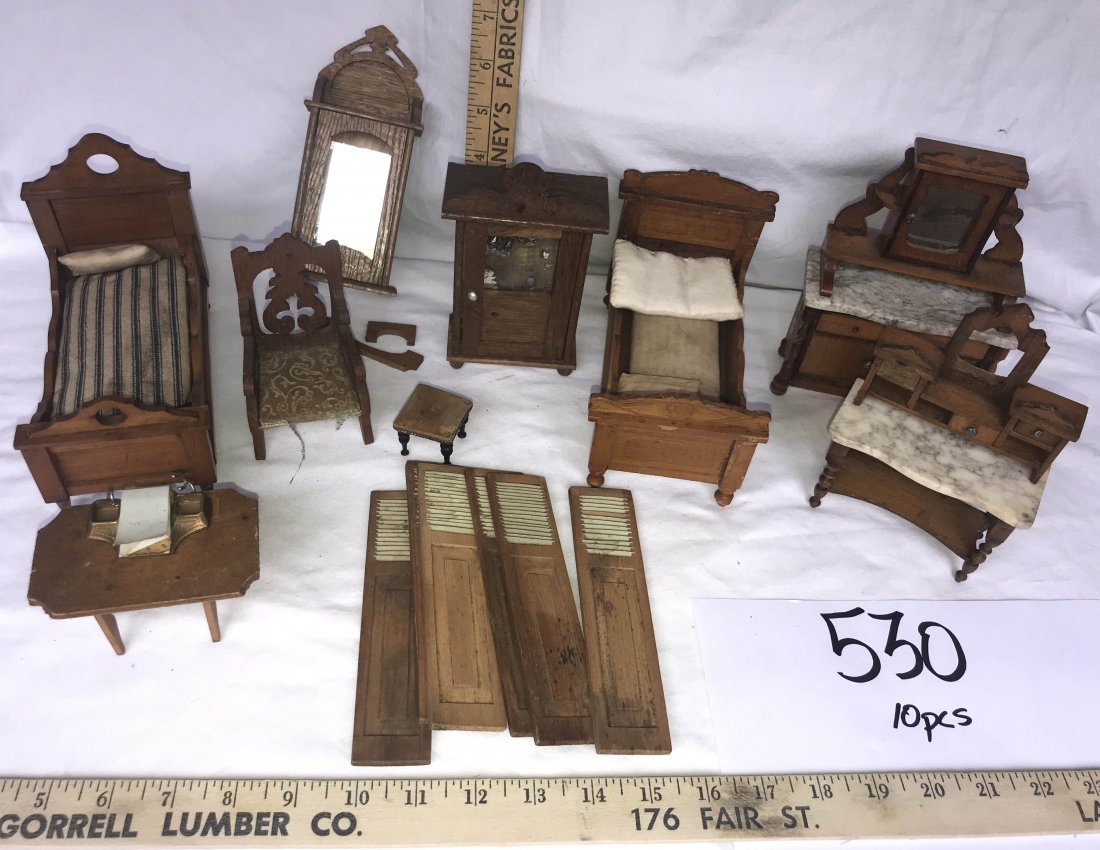 DOLLHOUSES, DOLLS, MINIATURES: Grouping of approx. 10 pcs of wooden dollhouse furniture: Victorian highback bed w/carving-some damage to wood; 6 single screens for doors or folding screens; serving table w/attached metal inkwell; V
