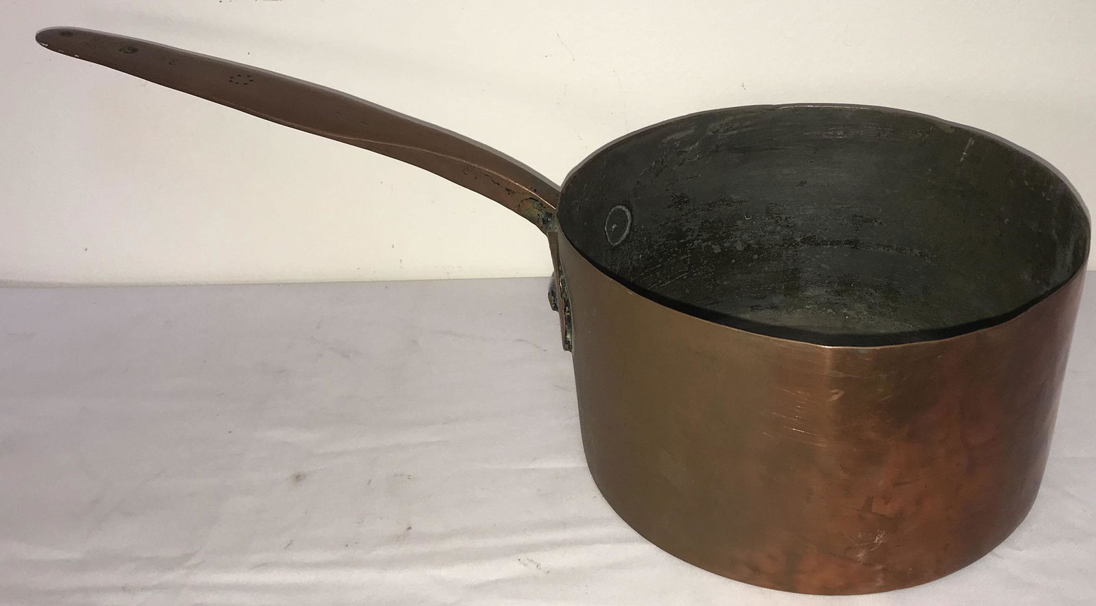 Vintage Copper Pot: Vintage copper pot w/handle, dovetailed construction, applied handle w/heart shaped design, handled drilled, marked no. 33,39; 5" T x 8 1/2" diameter; handle 11" L