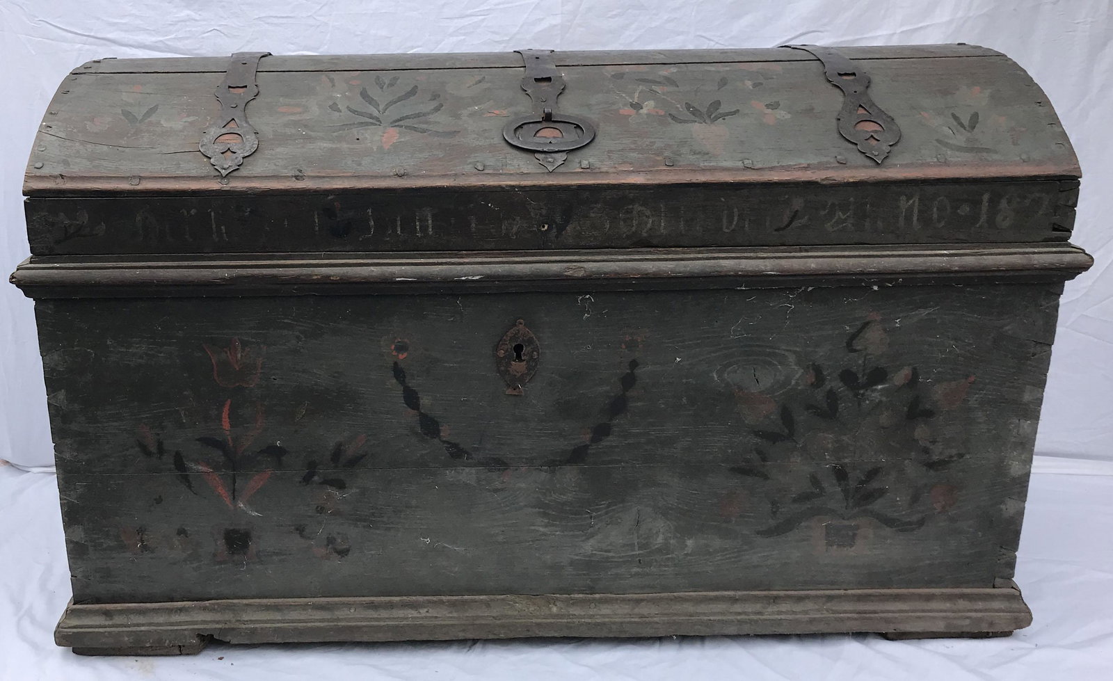 19th C Dovetailed Dower Chest: 19th century dome top dovetailed dower chest, paint decoration w/flowers, leaves, tulips, hearts and potted flowers, 3 wrought iron straps on lid, wrought iron side handles, dated Anno 1828, paint dec