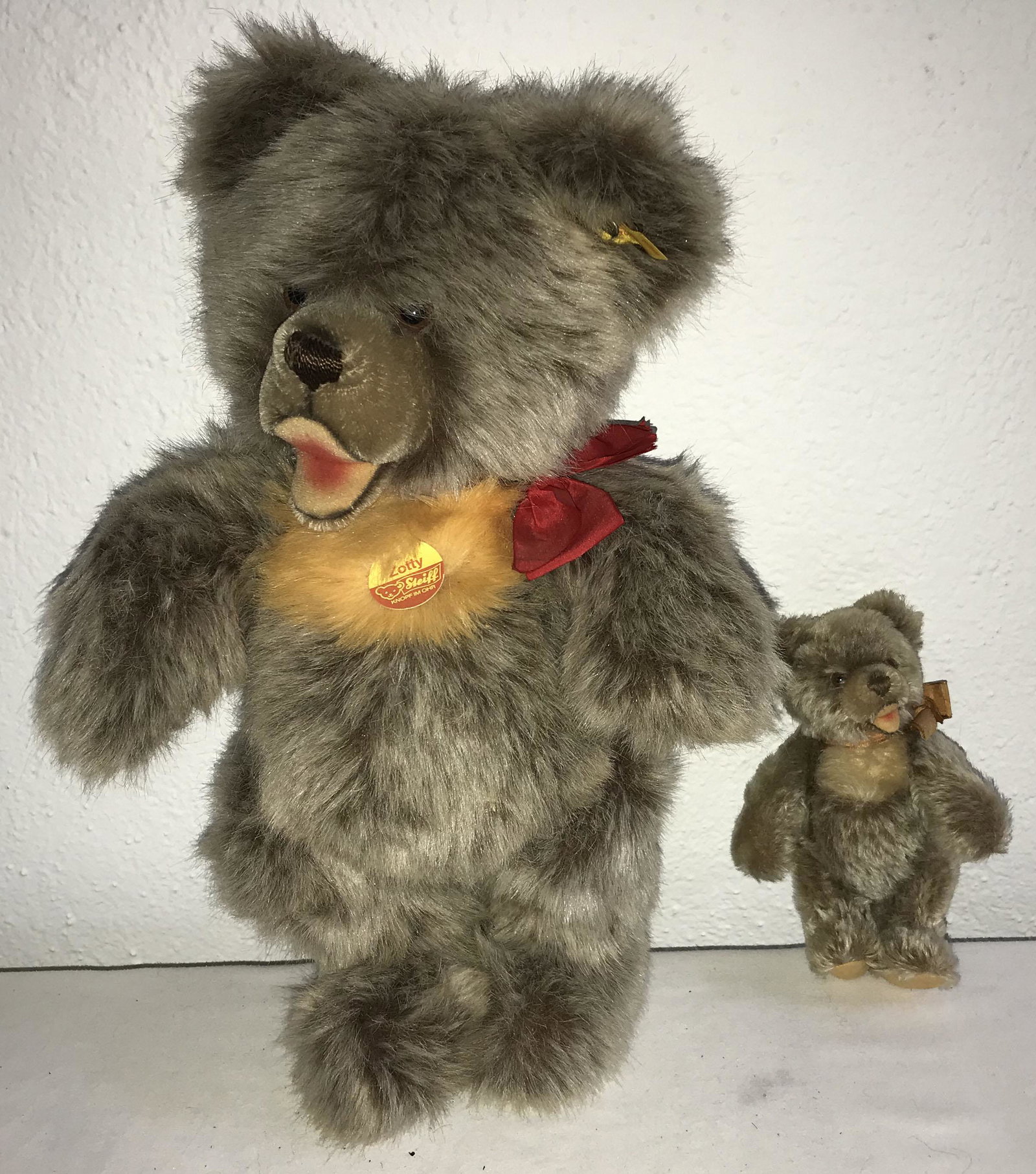 2 Teddy Bears: (2) Teddy Bears: Steiff jointed teddy bear w/paper label "Zotty" Steiff Knopf IM OHR, ear button and yellow tag-0302/40, 15" T AND miniature versus of Zotty, no tags or ear tag, 6 1/2" T
