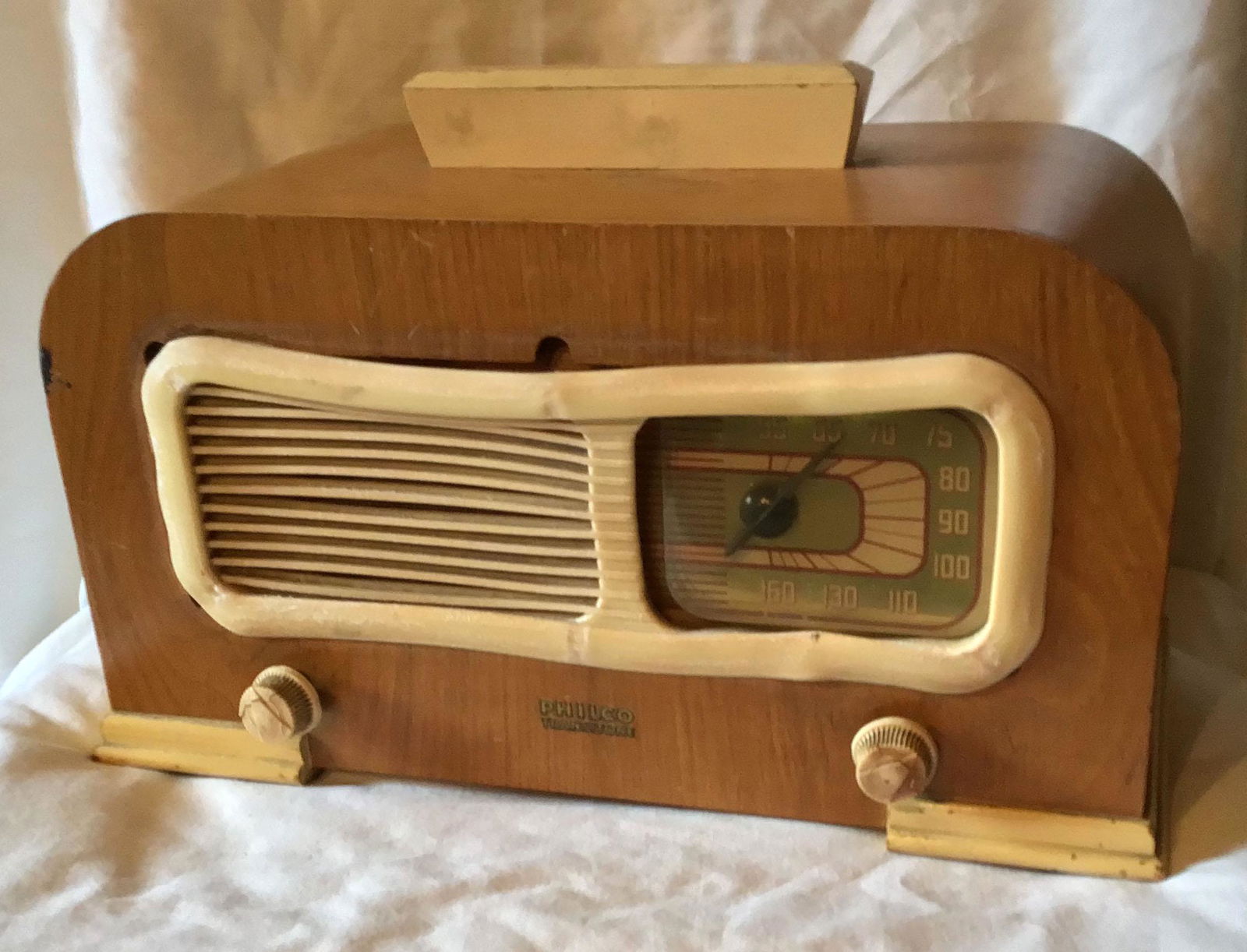 Vintage Emerson Table Radio (1 of 7)