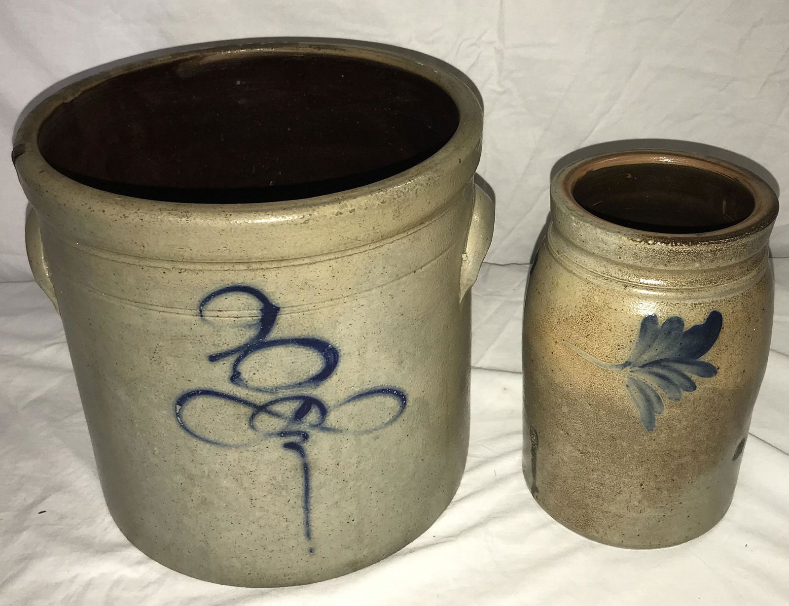 Lot/2 Blue Decorated Stoneware Crocks (1 of 14)
