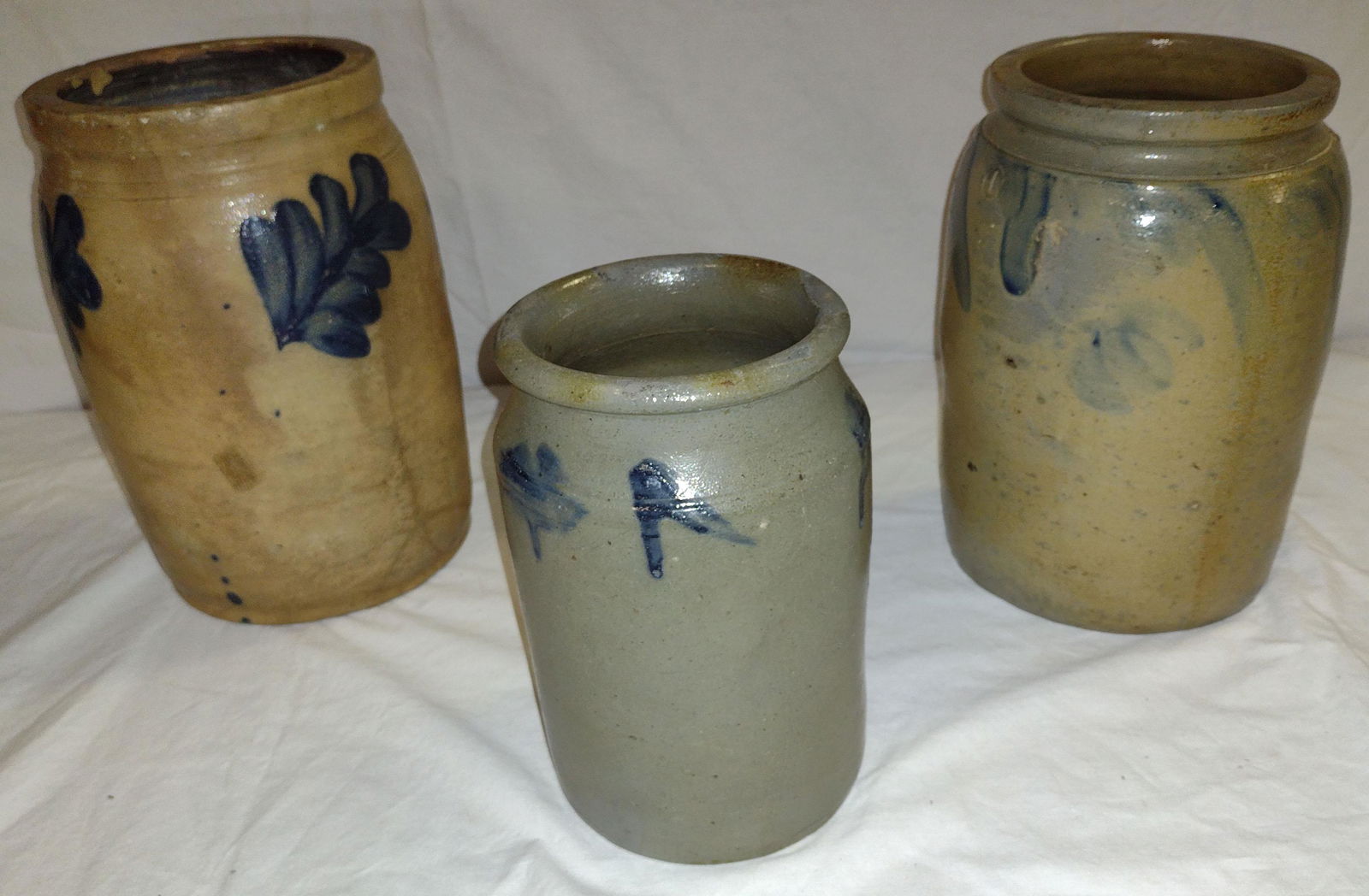 Lot/3 Blue Decorated Stoneware Jars (1 of 16)