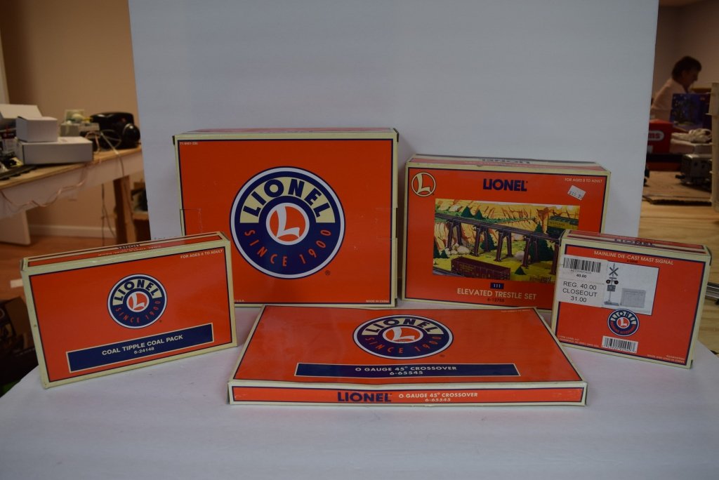 Lionel Train Accessory lot (1 of 10)