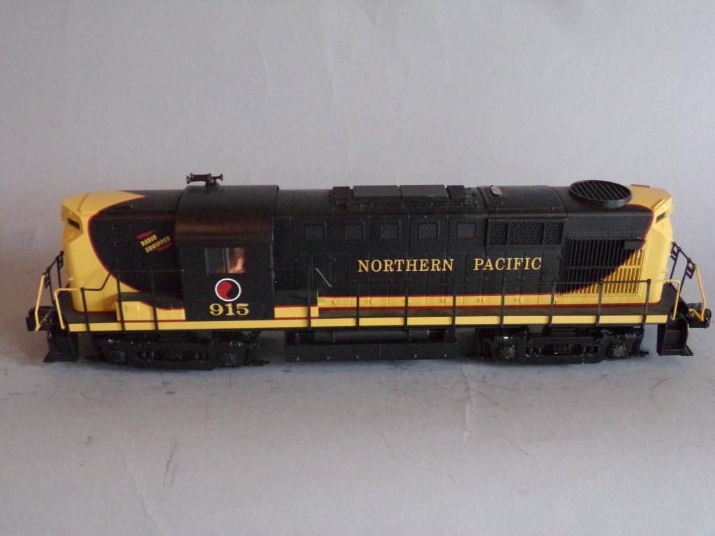 Weaver Diesel Locomotive (1 of 5)