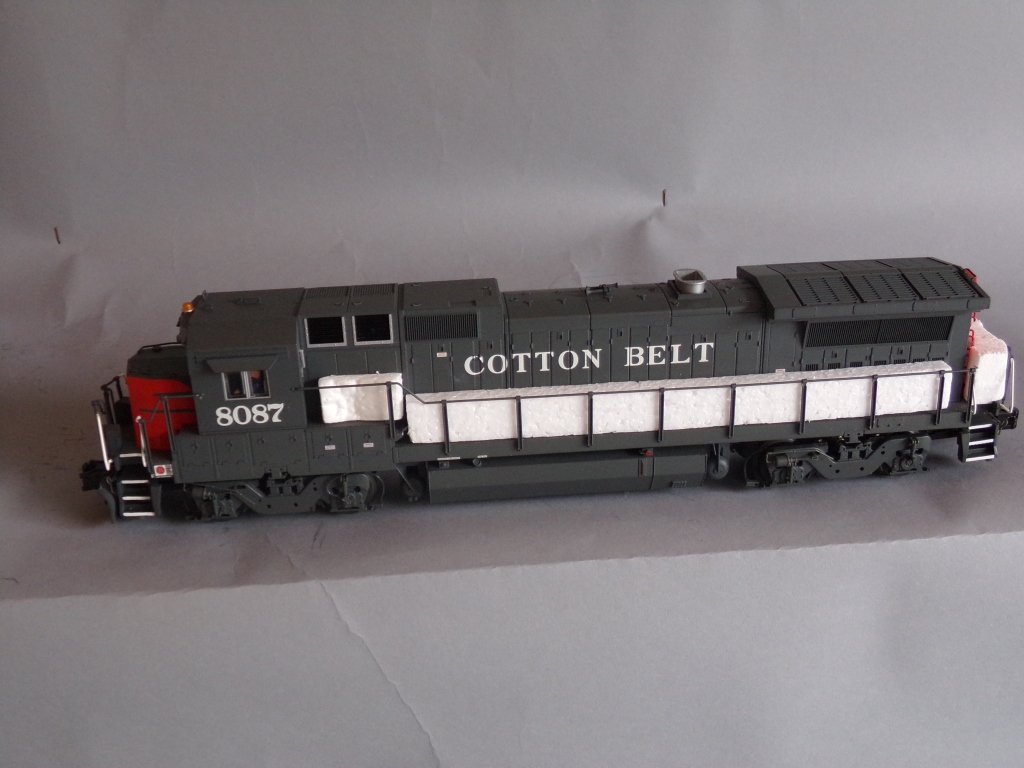 Atlas Diesel Locomotive: Atlas Item # 6833-1 "O" Dash 8-40B diesel locomotive. Cotton Belt #8087 3-rail _x000D_