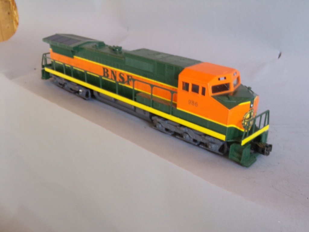 Williams #DA116: Williams #DA116 Burlington Northern Power w/horn. Dash 8, Cab #986. End flap is torn_x000D_