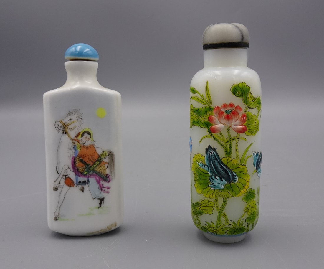 TWO CHINESE SIGNED SNUFF BOTTLES (1 of 8)